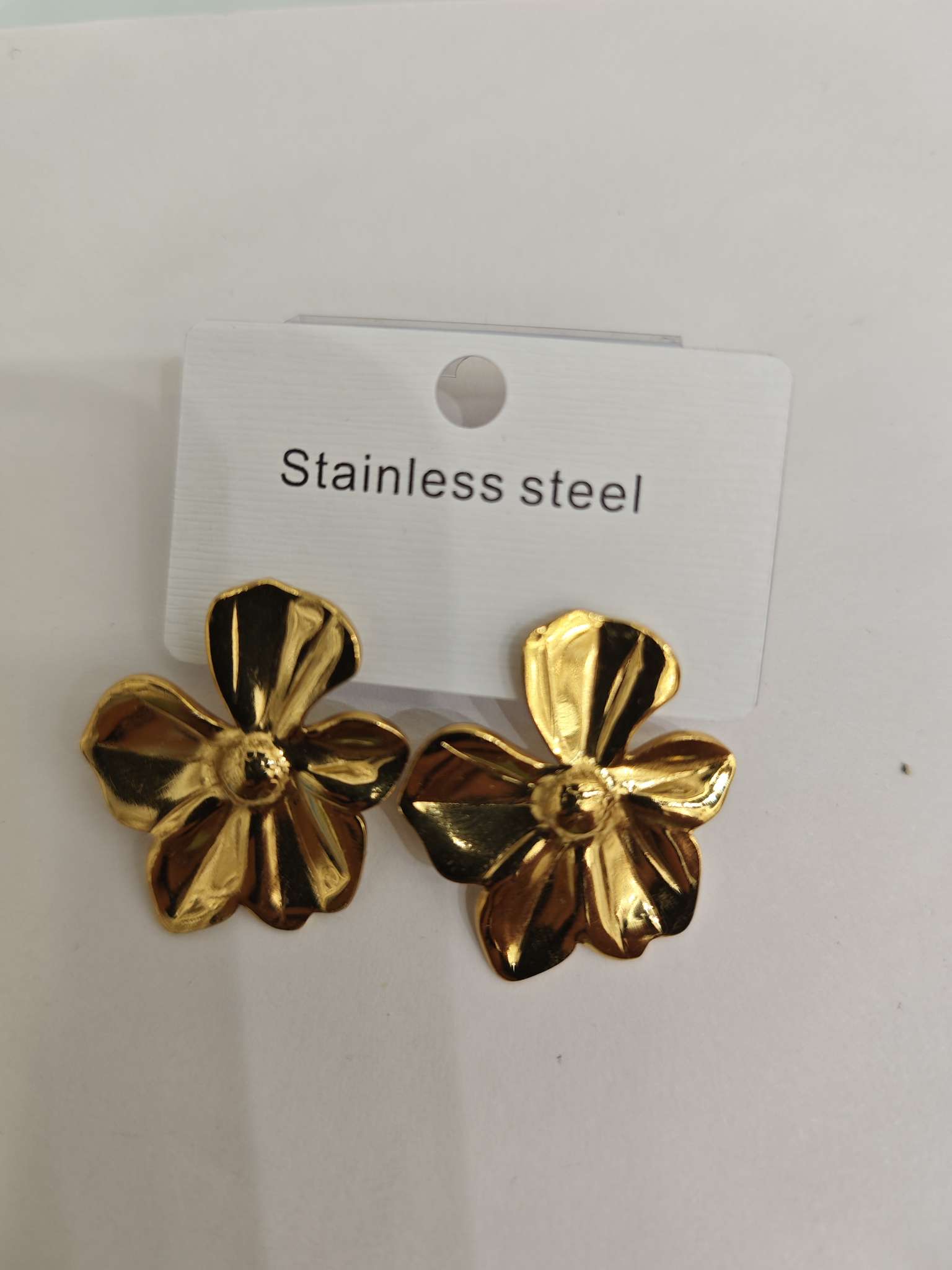 长时间不变形、不变色、防水外观亮丽
对人体无害不变色、不过敏、坚硬、不变形用其材质
制作的饰品
售价远低于丽丽
其他首饰产品图