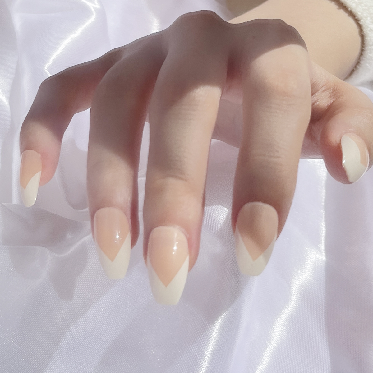 24-piece trapezoidal nail detachable wearable nail art pieces, white French style nude base color Application Scenario