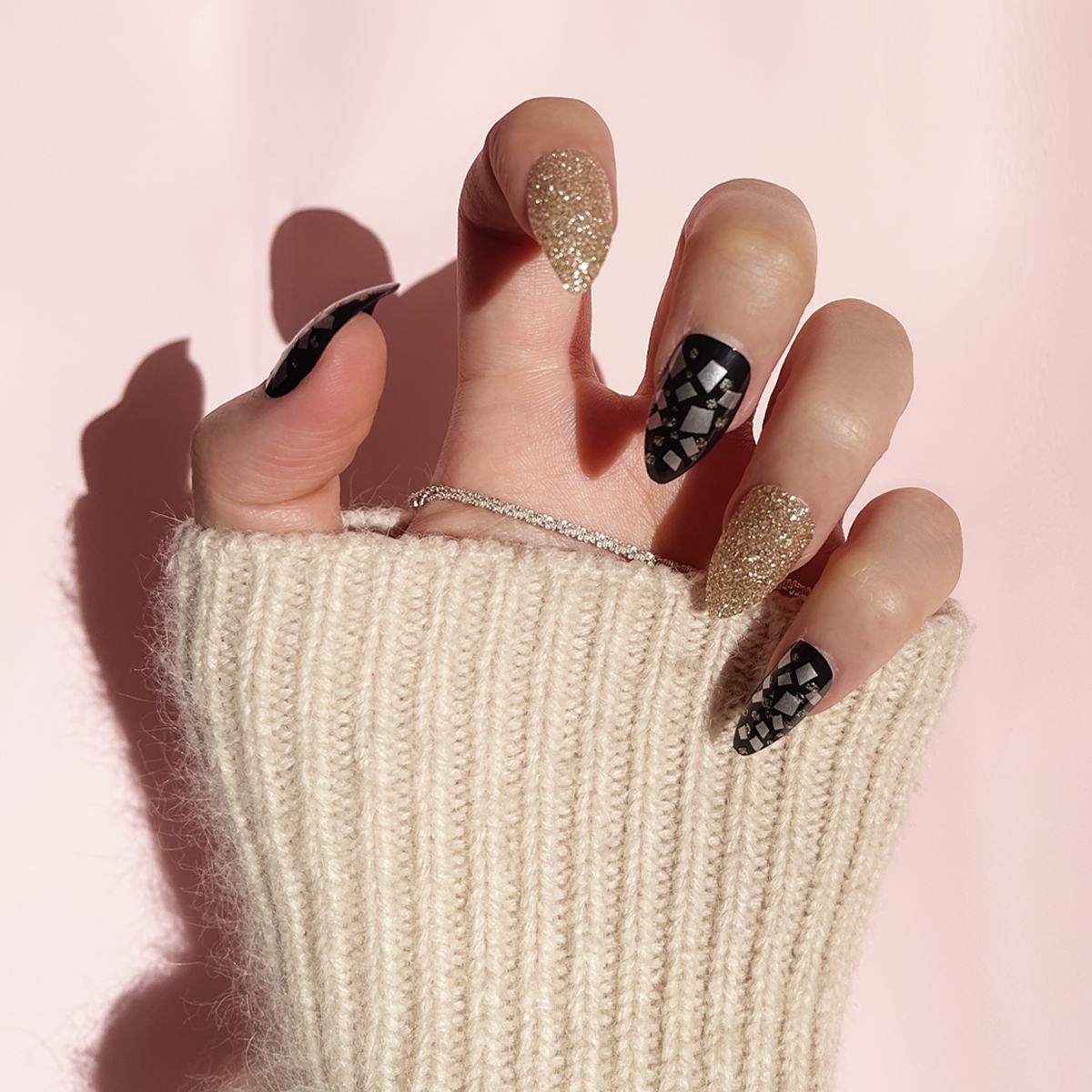 24-piece pointed nail detachable wearable nail art pieces in golden scallion powder