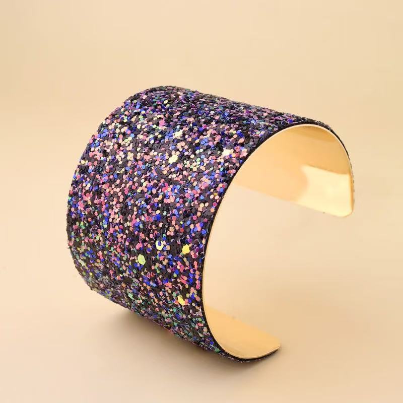 Cross-border spot wholesale exaggerated sequined metal style open bracelet, super flash alloy wide surface women's bracelet Application Scenario