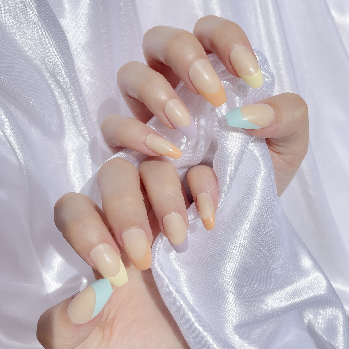 24-piece trapezoidal nail detachable wearable nail art pieces in French style with four colors Application Scenario