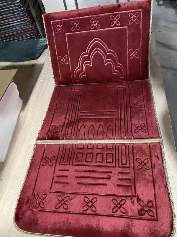 Factory direct sales of home ultra-soft solid color embossed carpet floor mat 55X110CM, comfortable, anti-slip and wear-resistant living room and bedroom decoration carpet pic 3