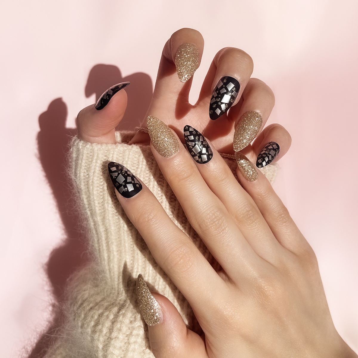 24-piece pointed nail detachable wearable nail art pieces in golden scallion powder details Picture