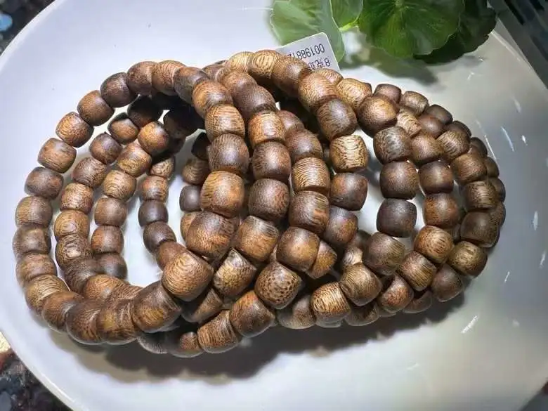Hainan Yingge Green Agarwood Barrel Beads Natural Agarwood detail image 3