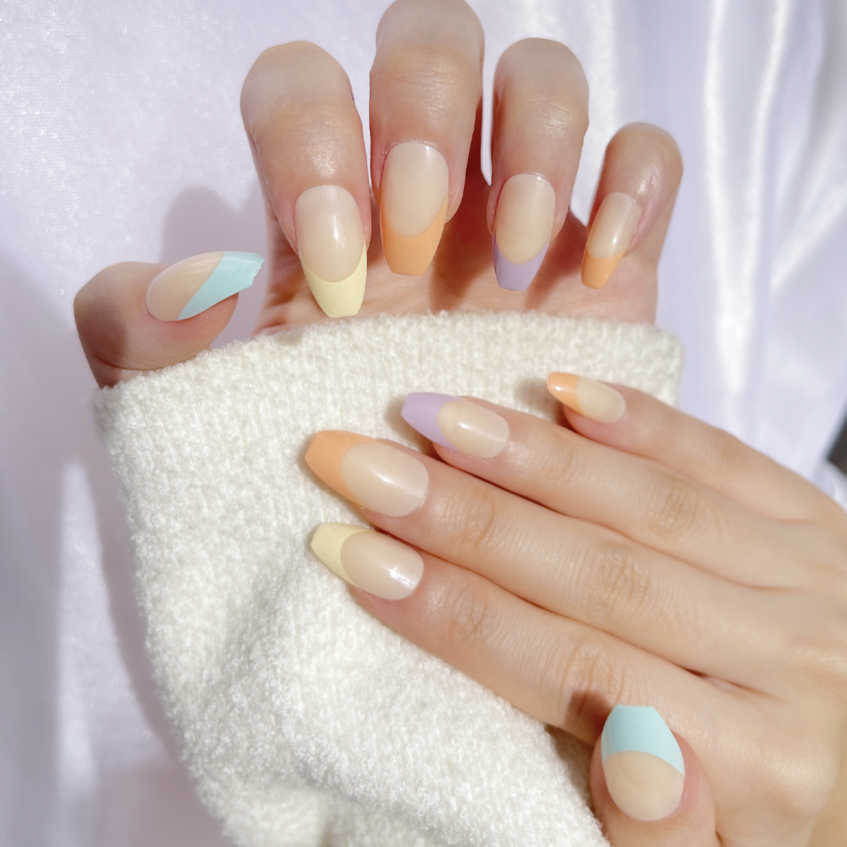 24-piece trapezoidal nail detachable wearable nail art pieces in French style with four colors Specification image