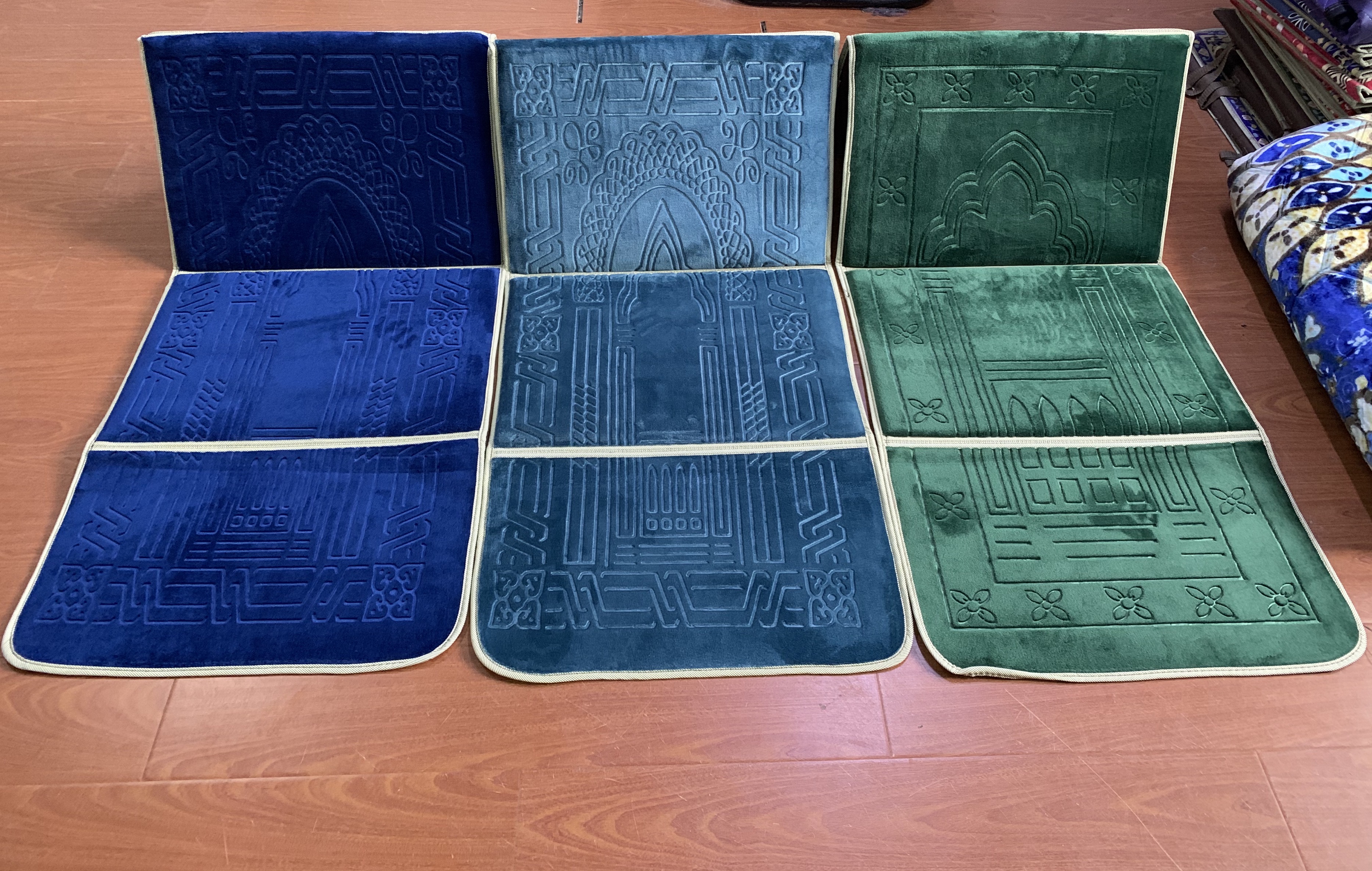 Factory direct sales of home ultra-soft solid color embossed carpet floor mat 55X110CM, comfortable, anti-slip and wear-resistant living room and bedroom decoration carpet