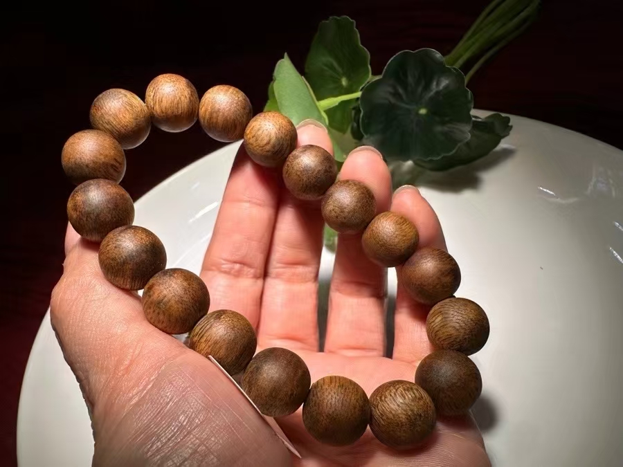 Hainan Yingge Green Qinan 1.5 single-ring Genuine agarwood Bracelet with exquisite gift box set detail image 2