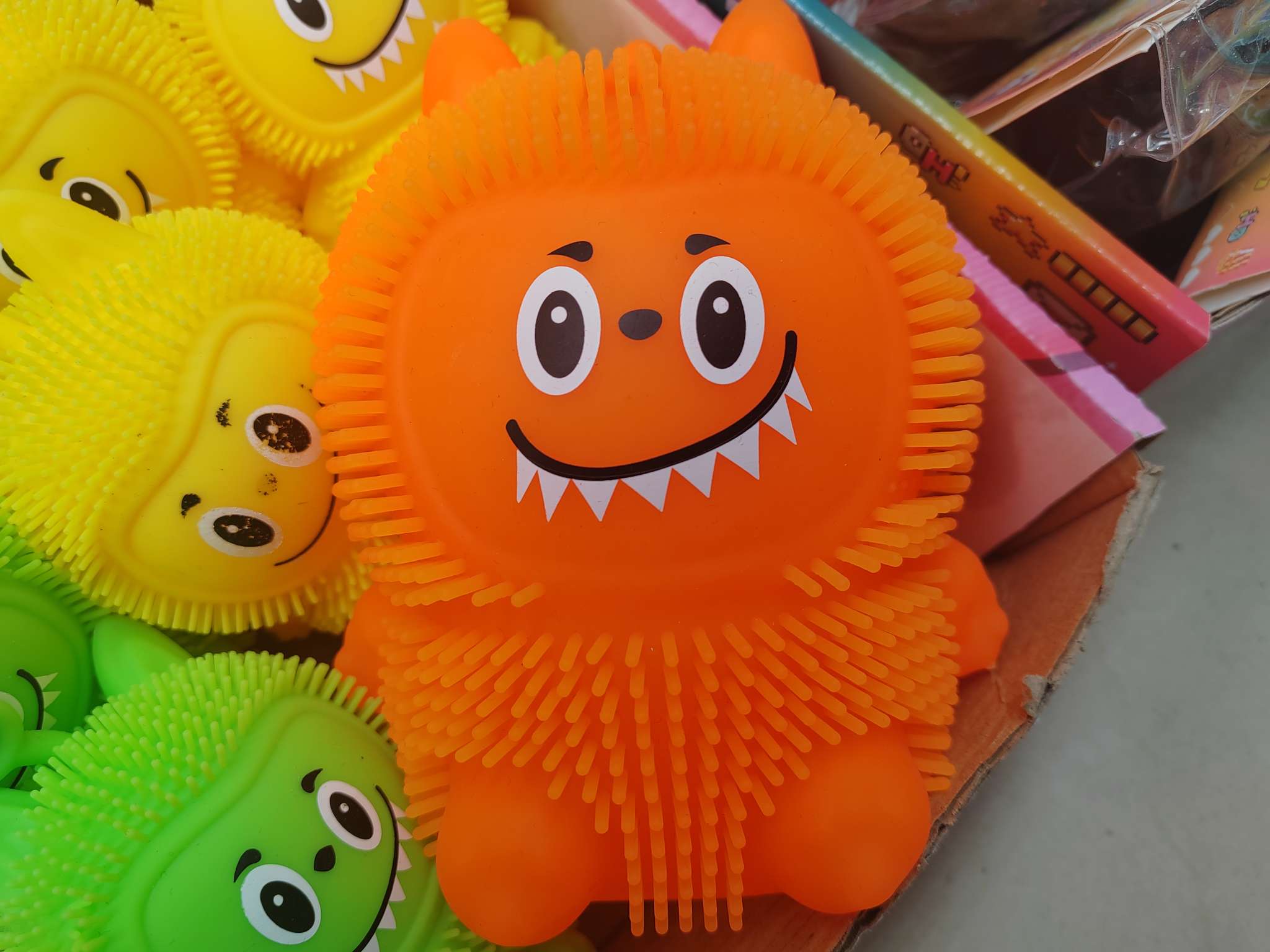 labubu拉布布中号毛毛球软绵绵可捏带灯玩偶