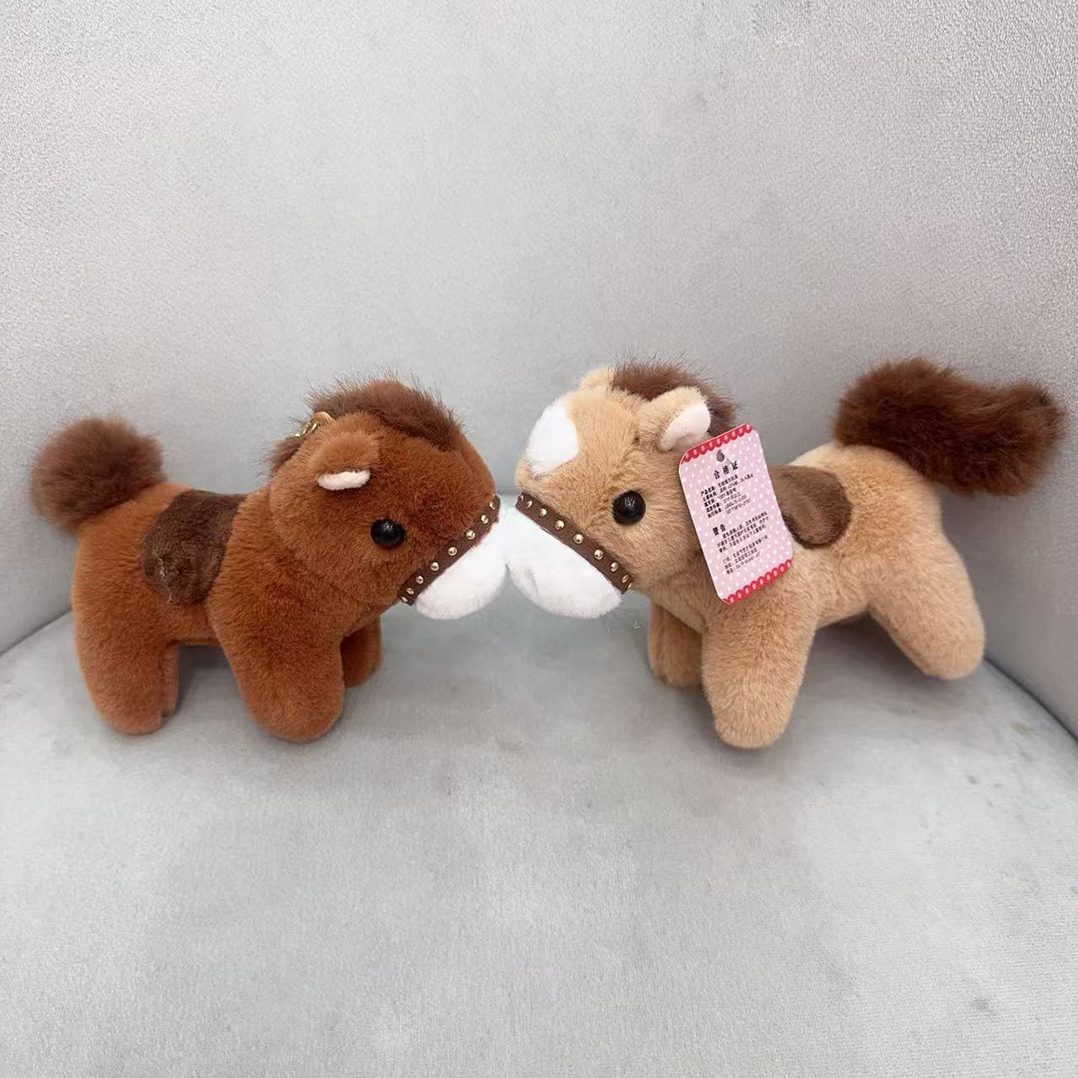 Plush toys, 4-color dolls, throwing little horses, cute cartoon characters, safe materials, children's gifts, grabbs Application Scenario