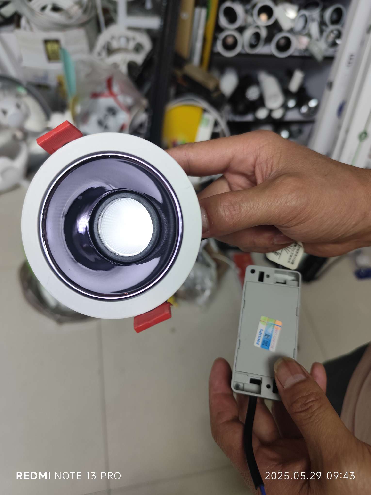 The defense line downlight and spotlight have a 7.5 cm opening. detail image 1