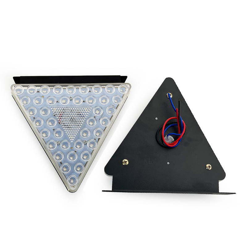 厂家直销通用LED太阳能三角爆闪灯货车工作灯警示灯卡车边灯尾灯白底实物图