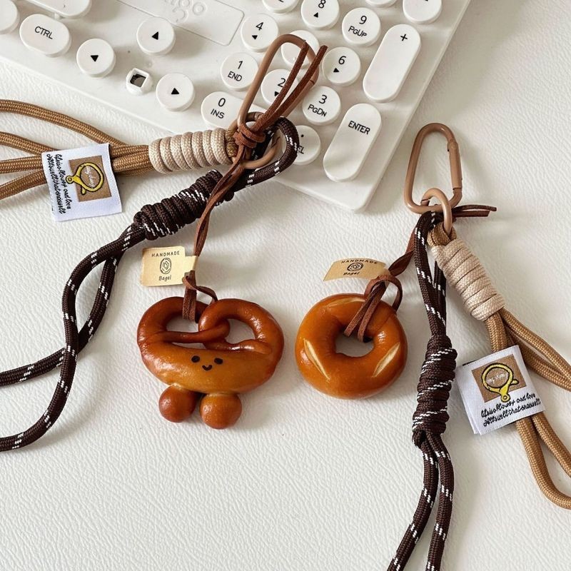 miu可爱包包ins挂件碱水面包挂饰挂绳巧克力钥匙扣配饰装饰 
