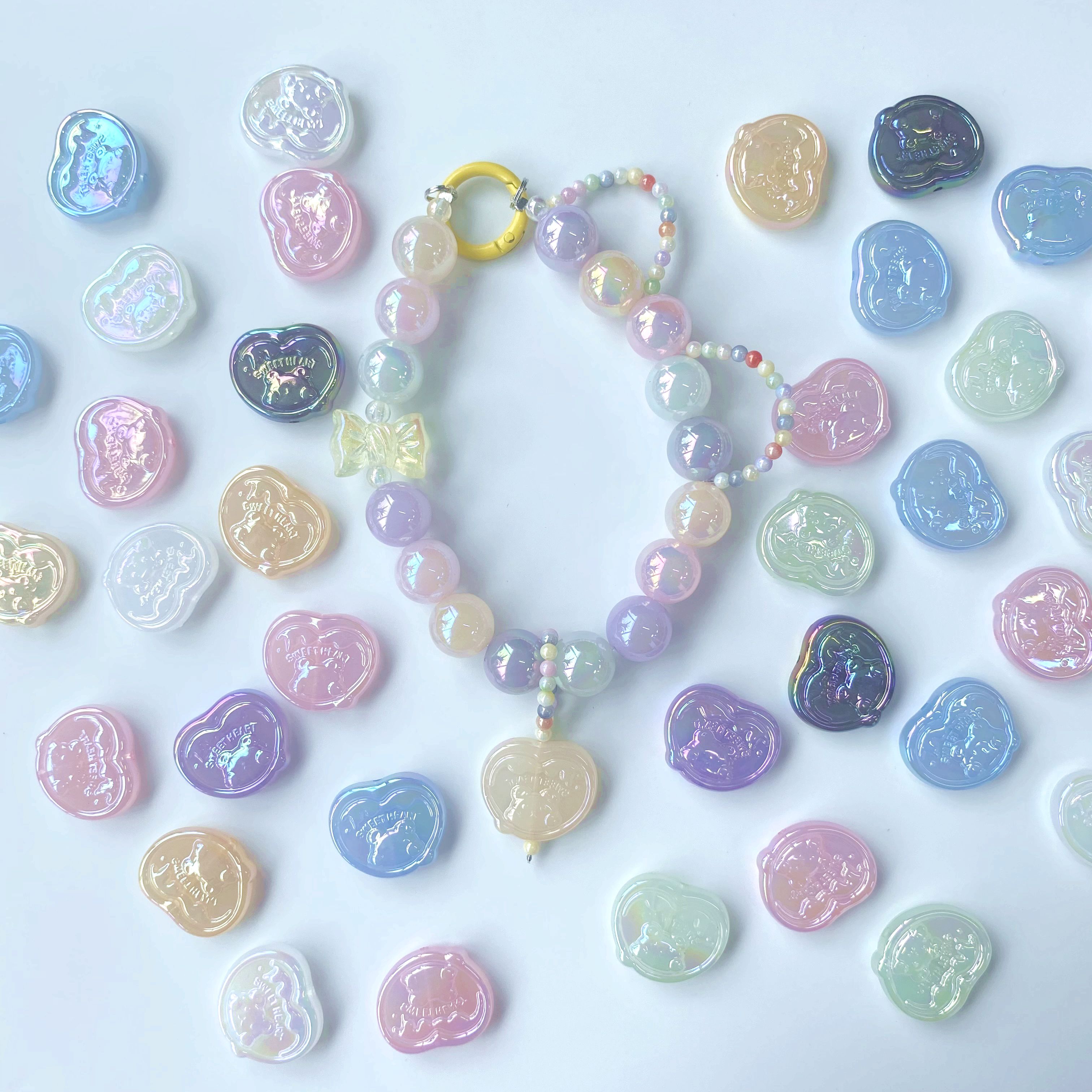 Acrylic uv jelly sweetheart bear piece creative diy mobile phone chain pendant/key pendant accessory material production Application Scenario
