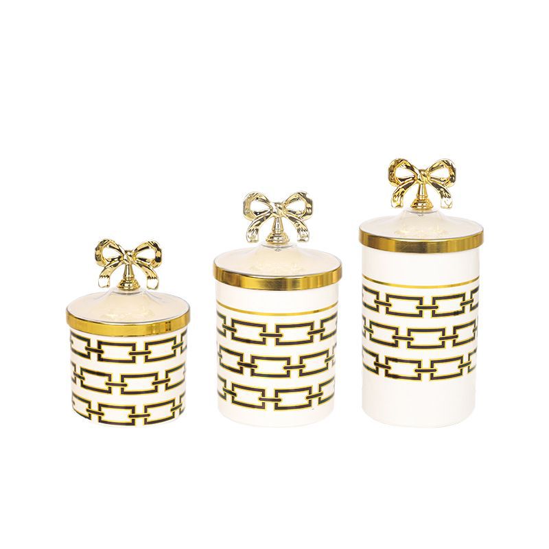 X10-6899-2A Foreign trade European-style gilded candy jar with lid, carved light luxury living room decoration, storage and savings jar Application Scenario