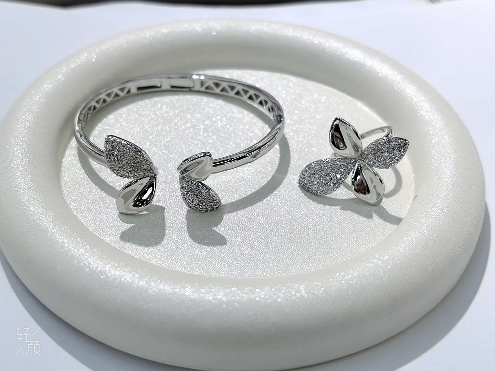 欧美小众设计 高级感手镯 元素设计 独特饰品提升气质细节图