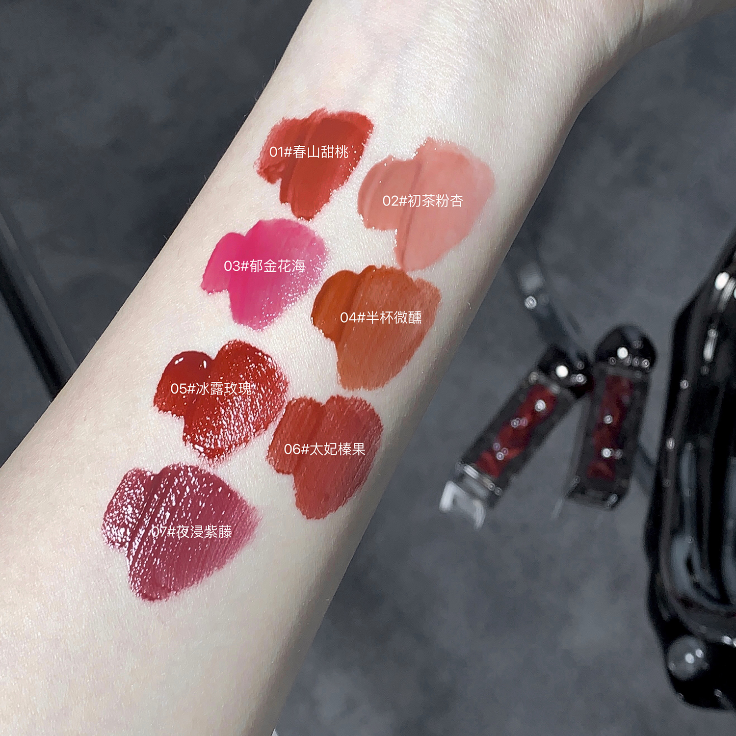 Gegebear Glacier Lava Lip Gloss Moisturizes And Hydrates The Lips, With A Lustrous Mirror-Like Surface That Is Not Easy To Stick To The Glass. Cross-Border Lipstick Application Scenario