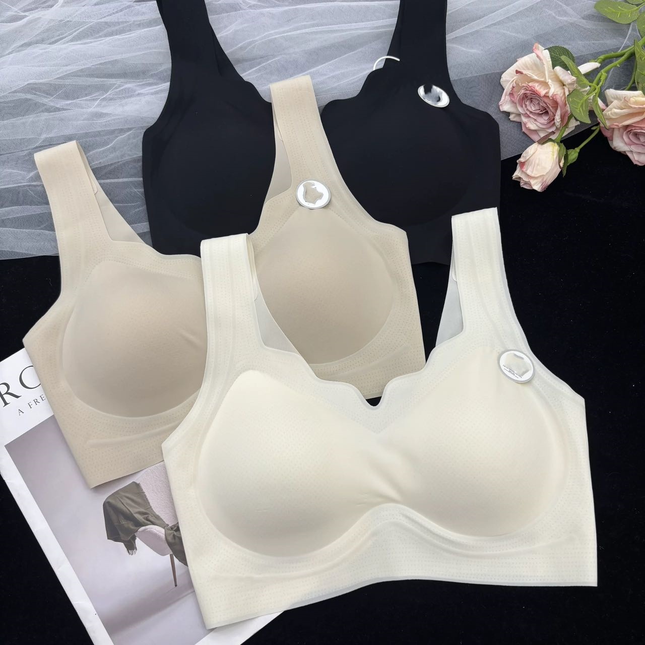 Naked, seamless, wavy V-neck, wide shoulder, fixed cup, thin cup, breathable underwear, vest style, ice silk, beautiful back bra full figure