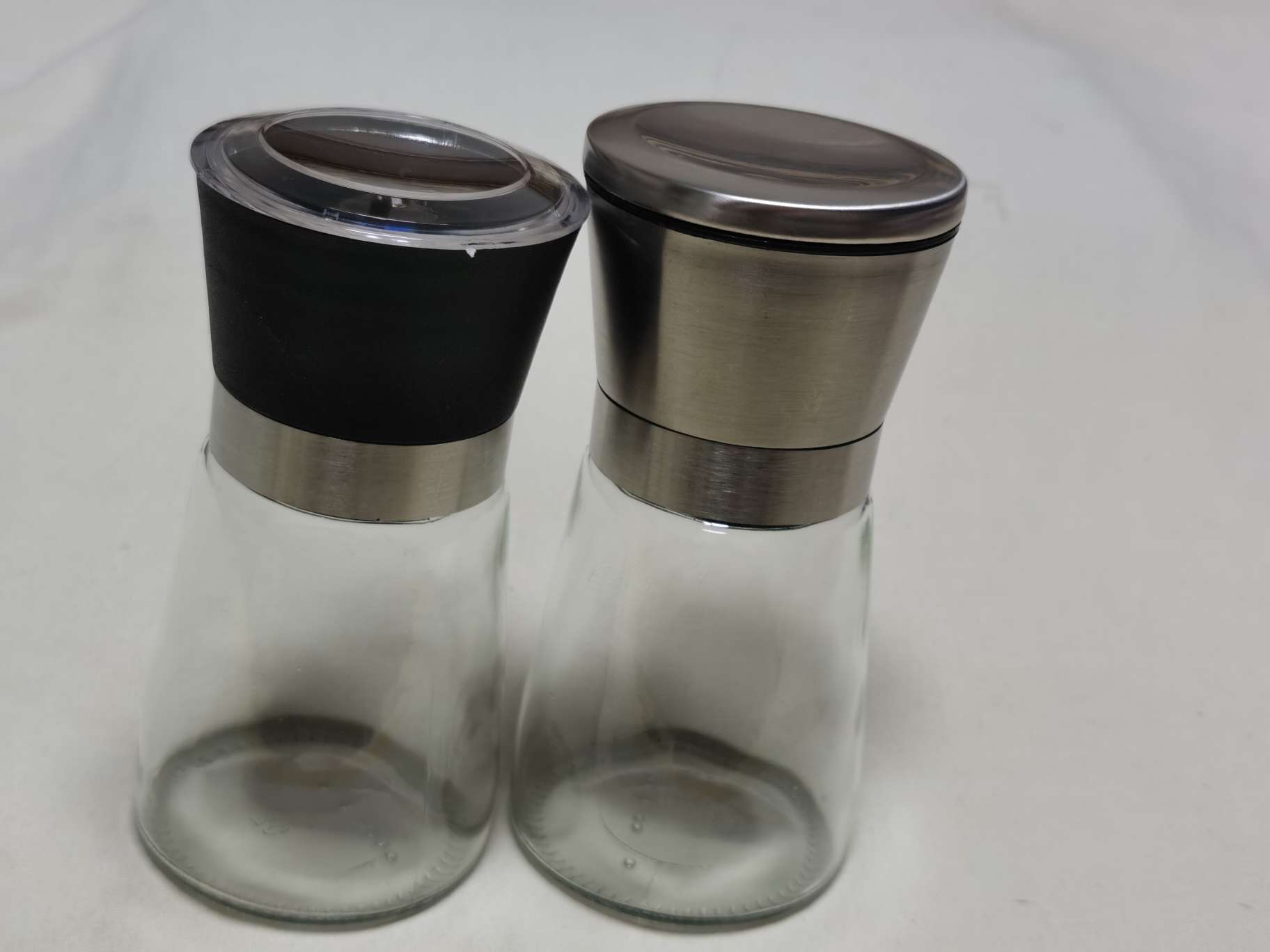 Grinder, glass black pepper grinding bottle, stainless steel household grinder, adjustable rotating seasoning bottle, salt jar, double-head grinder, hand-cranked coffee machine, coffee bean grinding cup, hand-ground coffee machine, coffee grinder undefined