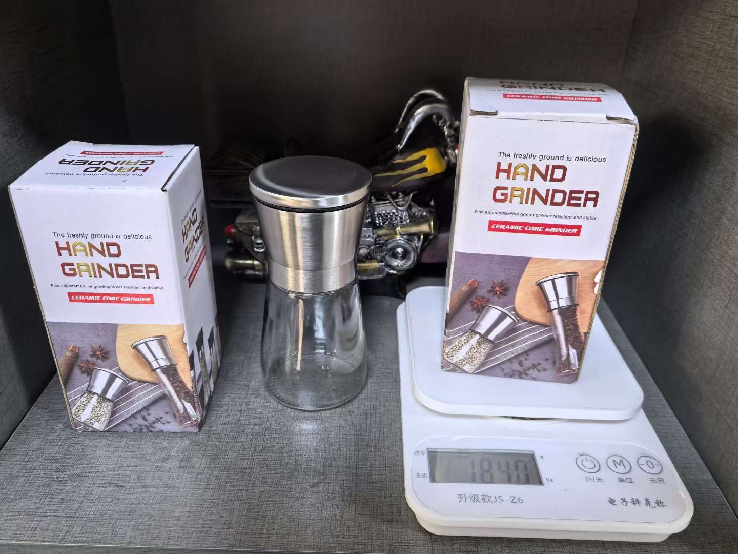 Grinder, glass black pepper grinding bottle, stainless steel household grinder, adjustable rotating seasoning bottle, salt jar, double-head grinder, hand-cranked coffee machine, coffee bean grinding cup, hand-ground coffee machine, coffee grinder details Picture