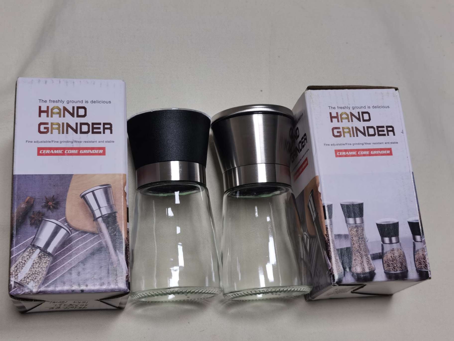 Grinder, glass black pepper grinding bottle, stainless steel household grinder, adjustable rotating seasoning bottle, salt jar, double-head grinder, hand-cranked coffee machine, coffee bean grinding cup, hand-ground coffee machine, coffee grinder Item Picture