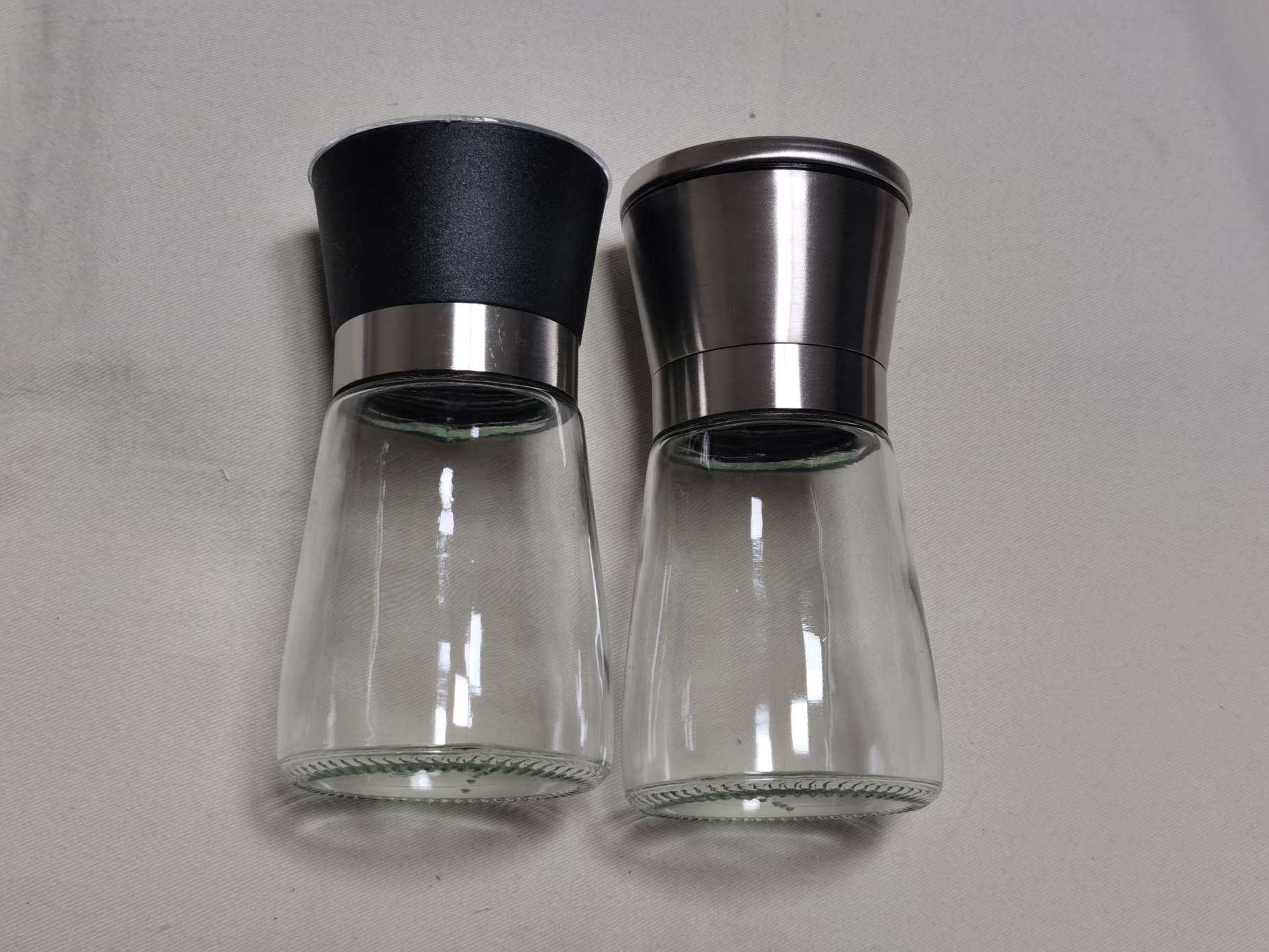 Grinder, glass black pepper grinding bottle, stainless steel household grinder, adjustable rotating seasoning bottle, salt jar, double-head grinder, hand-cranked coffee machine, coffee bean grinding cup, hand-ground coffee machine, coffee grinder undefined