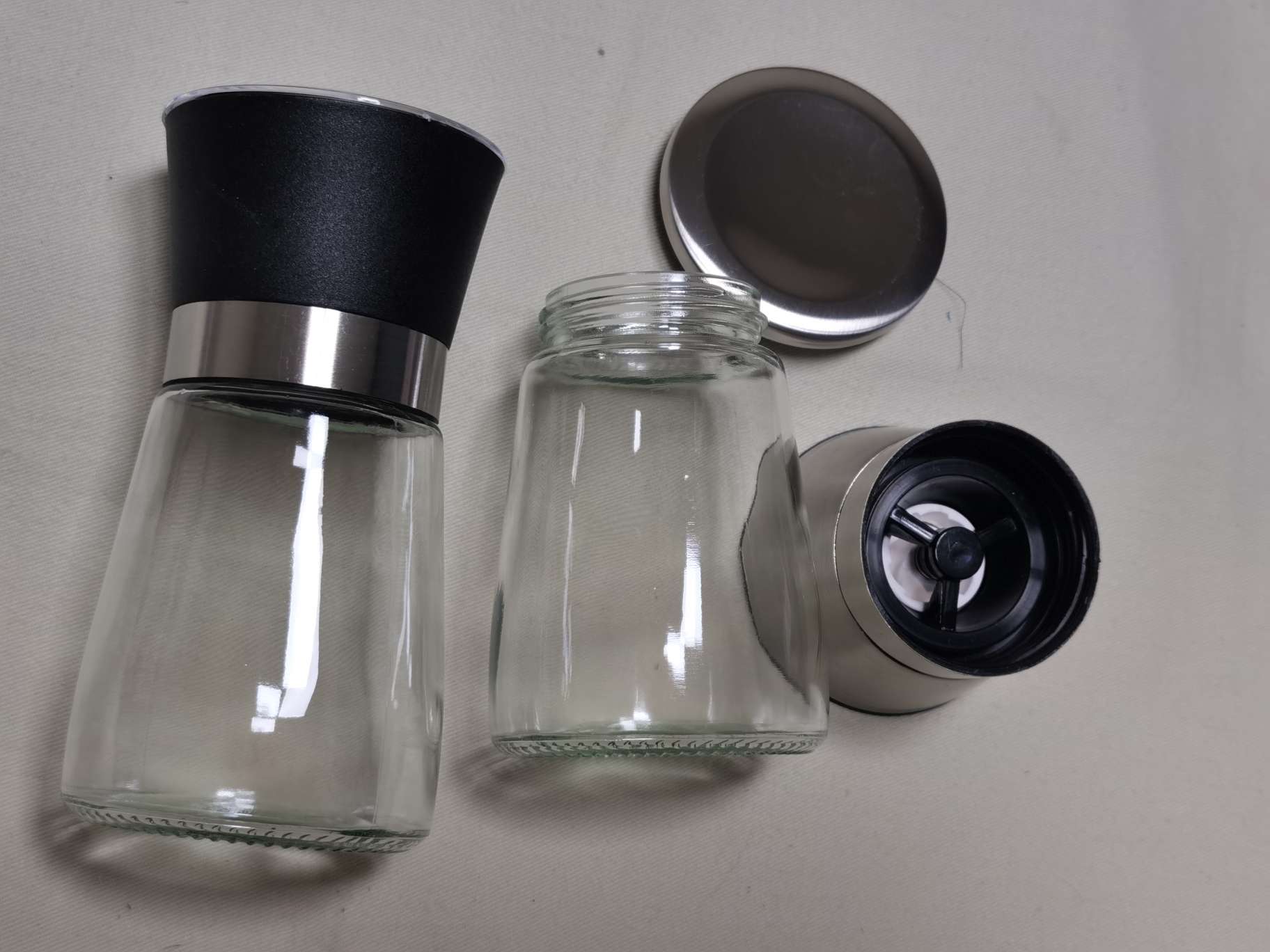 Grinder, glass black pepper grinding bottle, stainless steel household grinder, adjustable rotating seasoning bottle, salt jar, double-head grinder, hand-cranked coffee machine, coffee bean grinding cup, hand-ground coffee machine, coffee grinder undefined