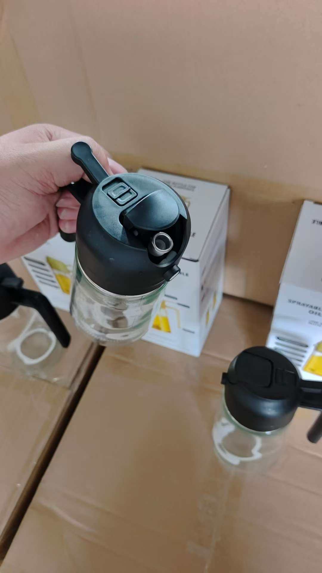 Glass spray bottle, can be inverted and sprayed, kitchen household large-diameter oil bottle, press oil bottle, barbecue and baking oil bottle, oil bottle, plastic stainless steel oil bottle, oil bottle, stainless steel oil bottle, spray bottle undefined