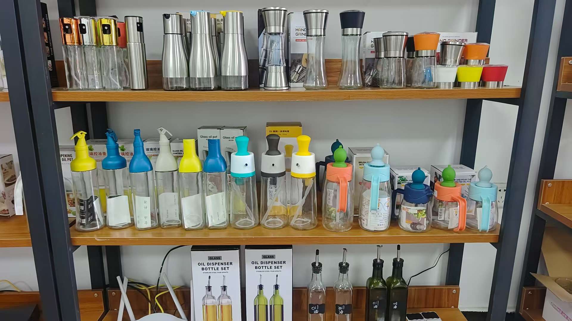 Glass spray bottle, can be inverted and sprayed, kitchen household large-diameter oil bottle, press oil bottle, barbecue and baking oil bottle, oil bottle, plastic stainless steel oil bottle, oil bottle, stainless steel oil bottle, spray bottle undefined