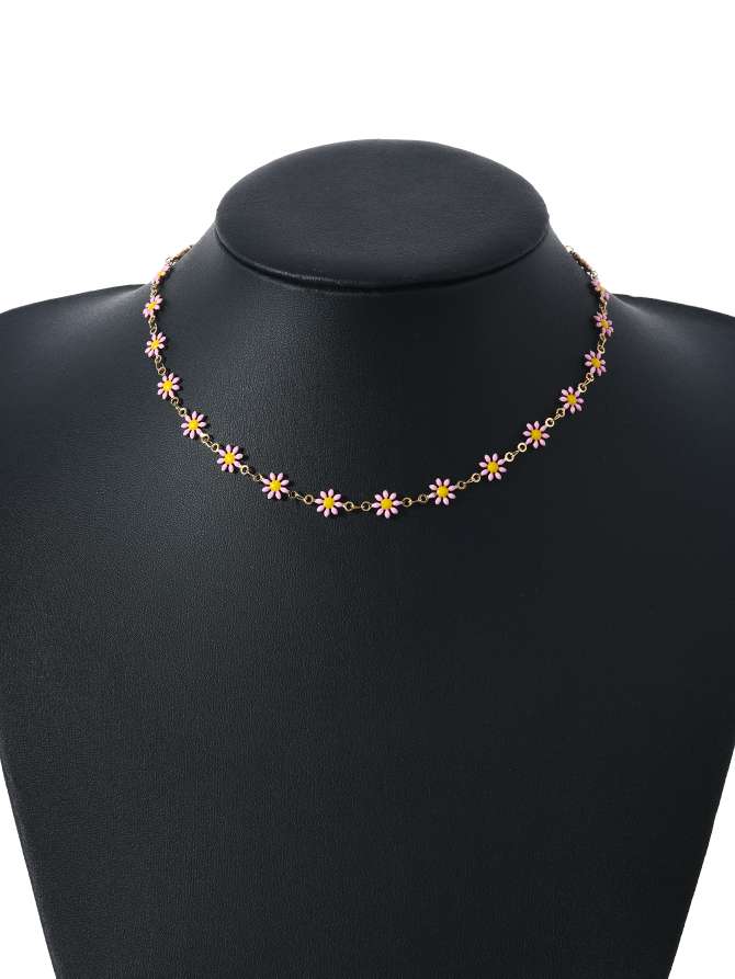 A pink necklace with small oil-dripping flowers and daisies, a collarbone chain, is versatile for ladies in summer, both Japanese and Korean detail image 4
