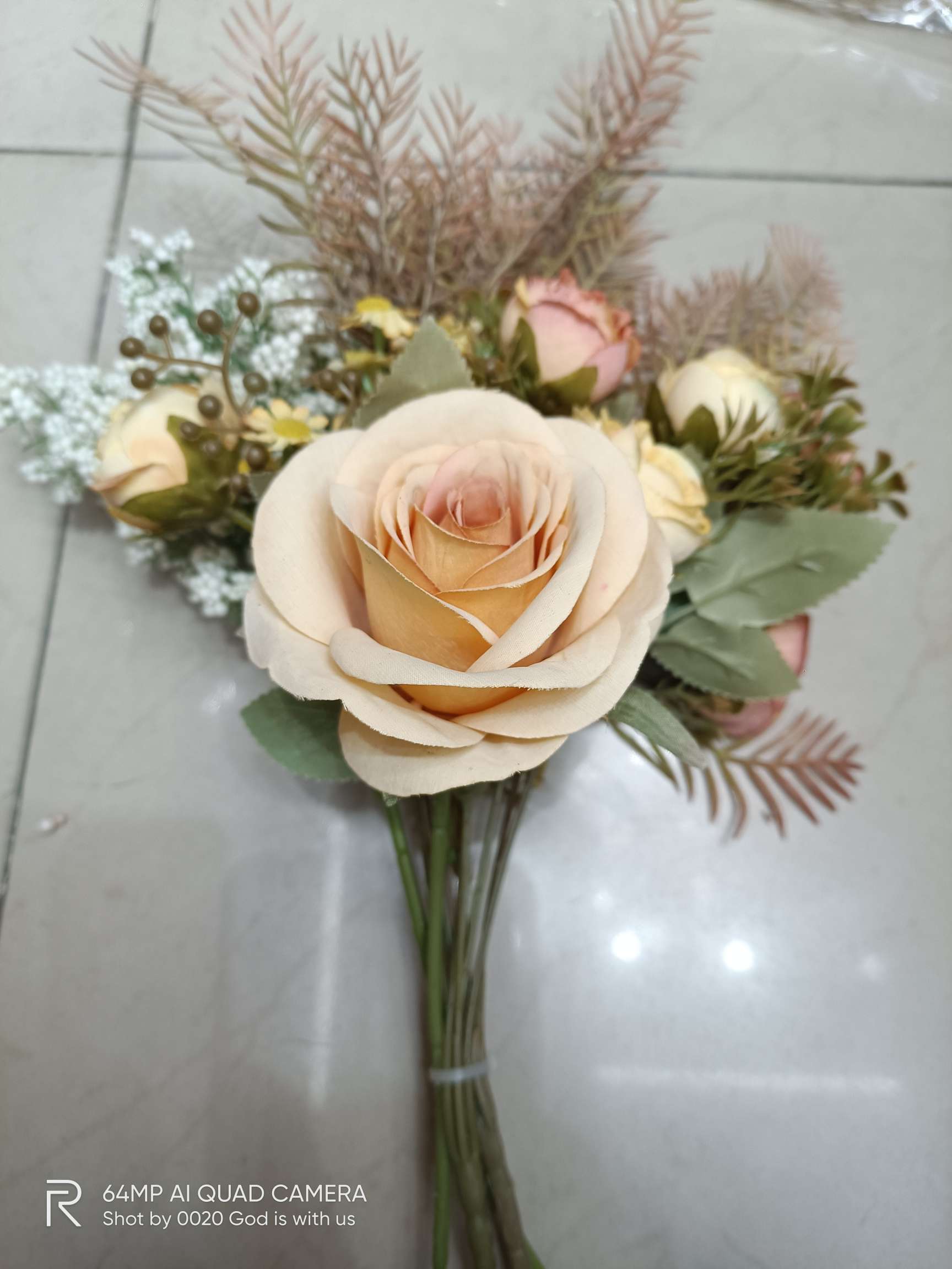وأزهار الزهور المزيفة من أزهار الورود المستوحاة من أزهار الزهور detail image 2