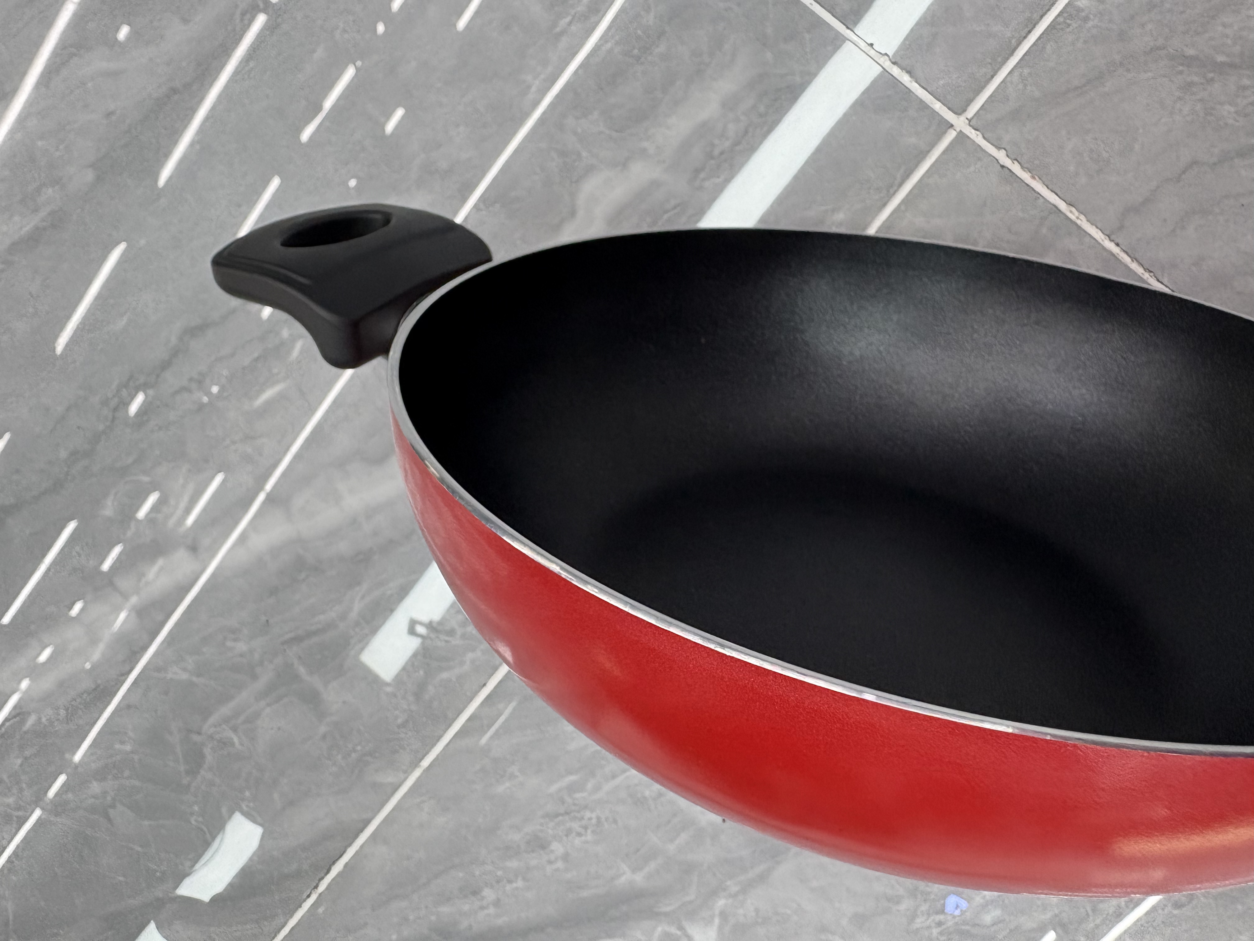 Non-stick pans, frying pans, woks, induction cookers, gas stoves, universal small pans in stock and available for customization. Aluminum pans, double-handled woks, 24cm, 26cm, 28cm Item Picture