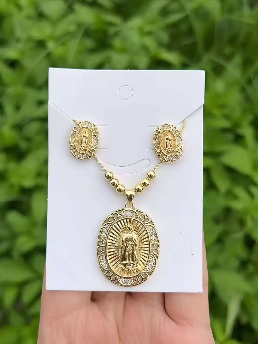 Russian-style zircon necklace jewelry set, a fashionable luxury accessory with exquisite anti-inflammatory design detail image 5