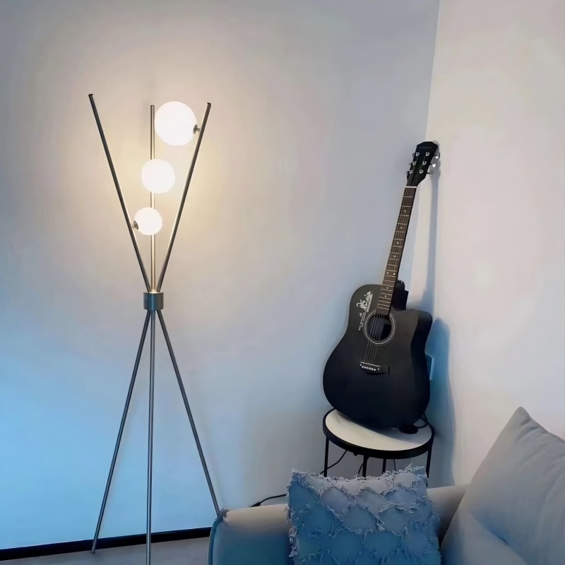 Nordic light luxury creative art, Italian simplicity, bedside fashion, moon floor lamp, study, ins floor lamp details Picture