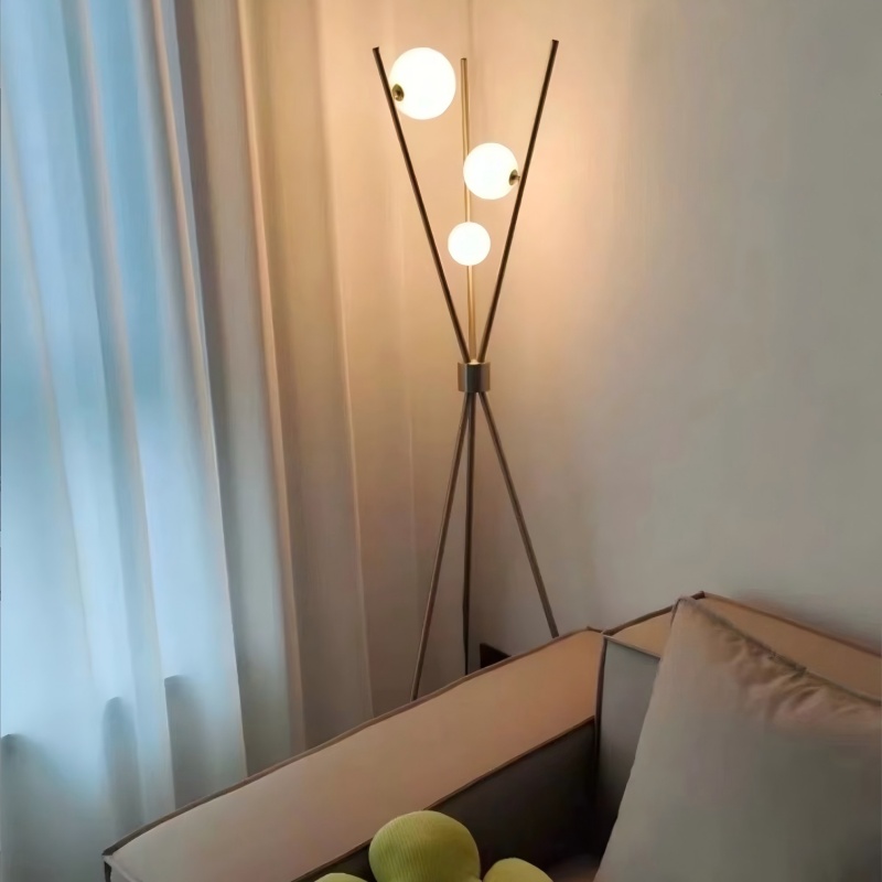 北欧轻奢创意艺术意式简约床边时尚月球落地灯书房ins落地台灯