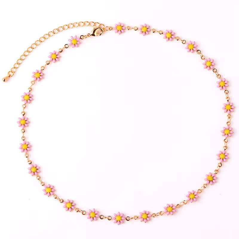 A pink necklace with small oil-dripping flowers and daisies, a collarbone chain, is versatile for ladies in summer, both Japanese and Korean