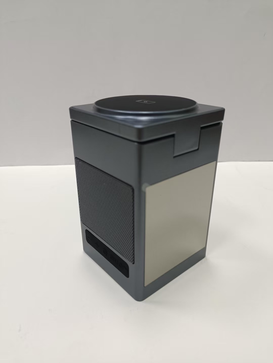 QI2多功能六合一磁吸无线充电器带蓝牙音响闹钟适用苹果qi2无线充