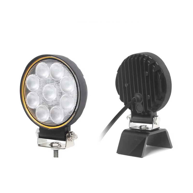 9-bead and 16-bead floodlit square 20W universal working lighting and maintenance lamp for agricultural machinery, tractors, automobiles and motorcycles Application Scenario
