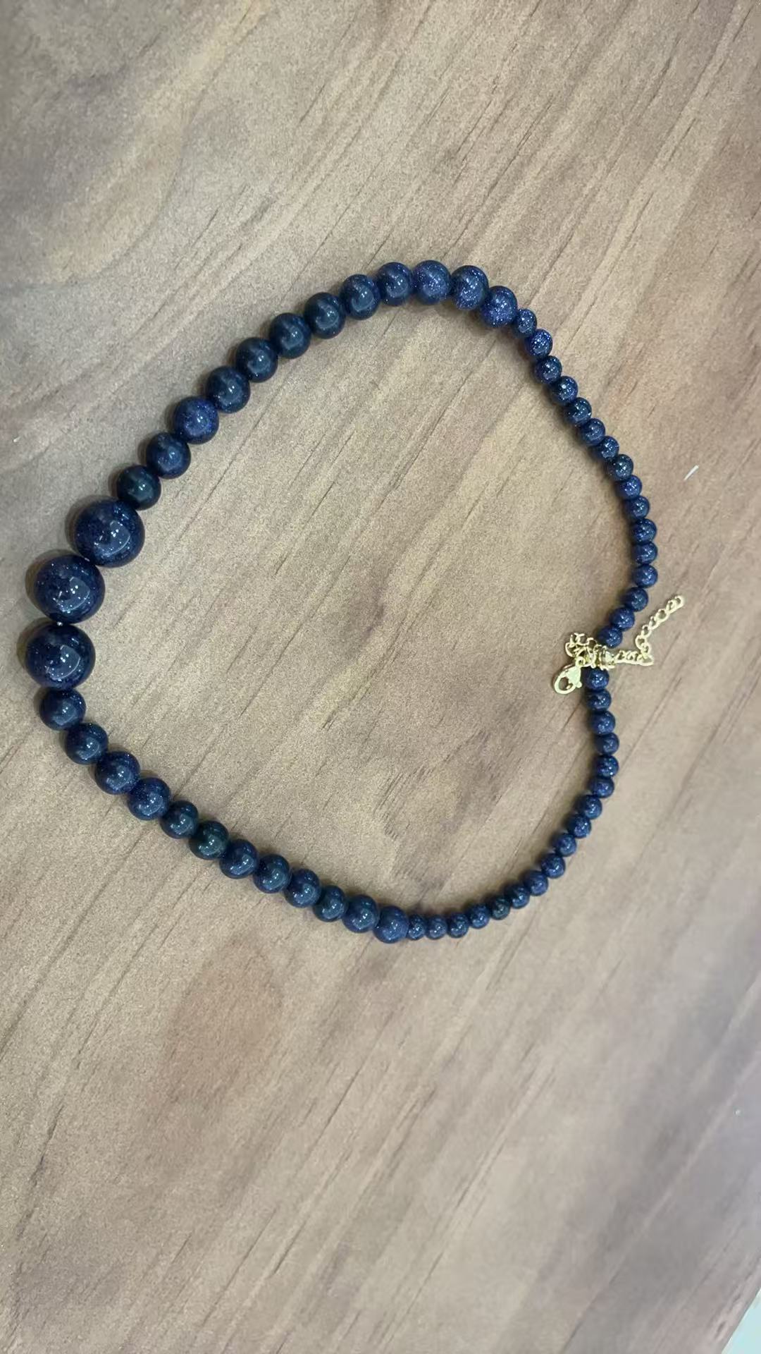 蓝色串珠水晶项链