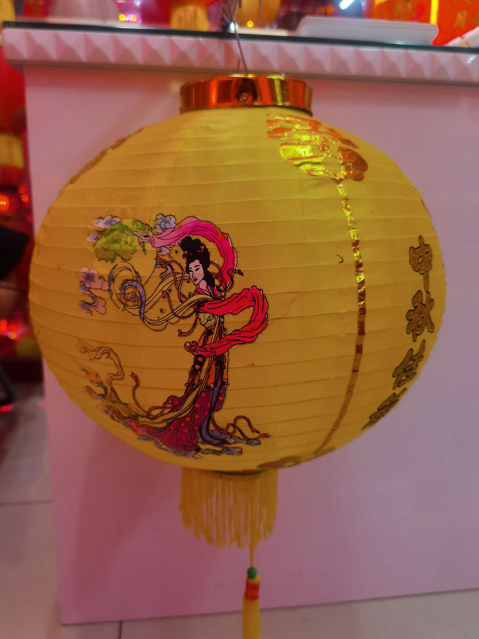 Chan 'e Flying to the Moon comes in sizes of 12, 14 and 16 inches, with 4 colors, making it suitable for setting up scenes during the Mid-Autumn Festival details Picture