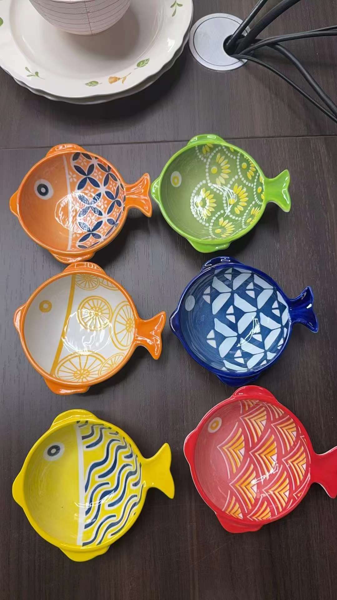 陶瓷调味碟，鱼形小味碟醋碟，新款陶瓷小碟子  鱼形小碗    鱼形调味碟   鱼形餐具