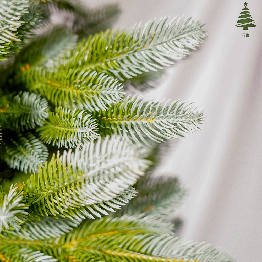 2025 New two-color 100% PE high-end luxury Christmas tree, Christmas hotel and shopping mall window display Item Picture