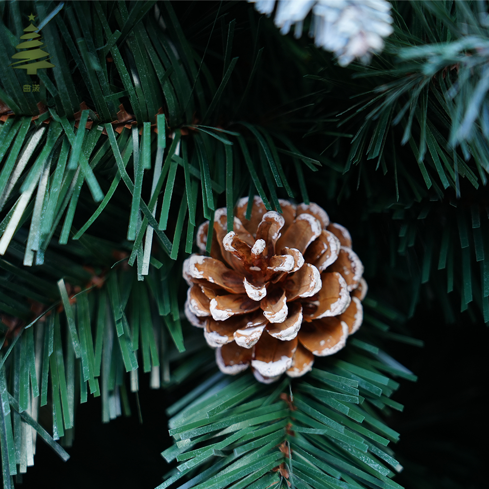 The 2025 new pointed-tipped PVC white-banded pinecone and red fruit Christmas tree is a cross-border bestseller details Picture