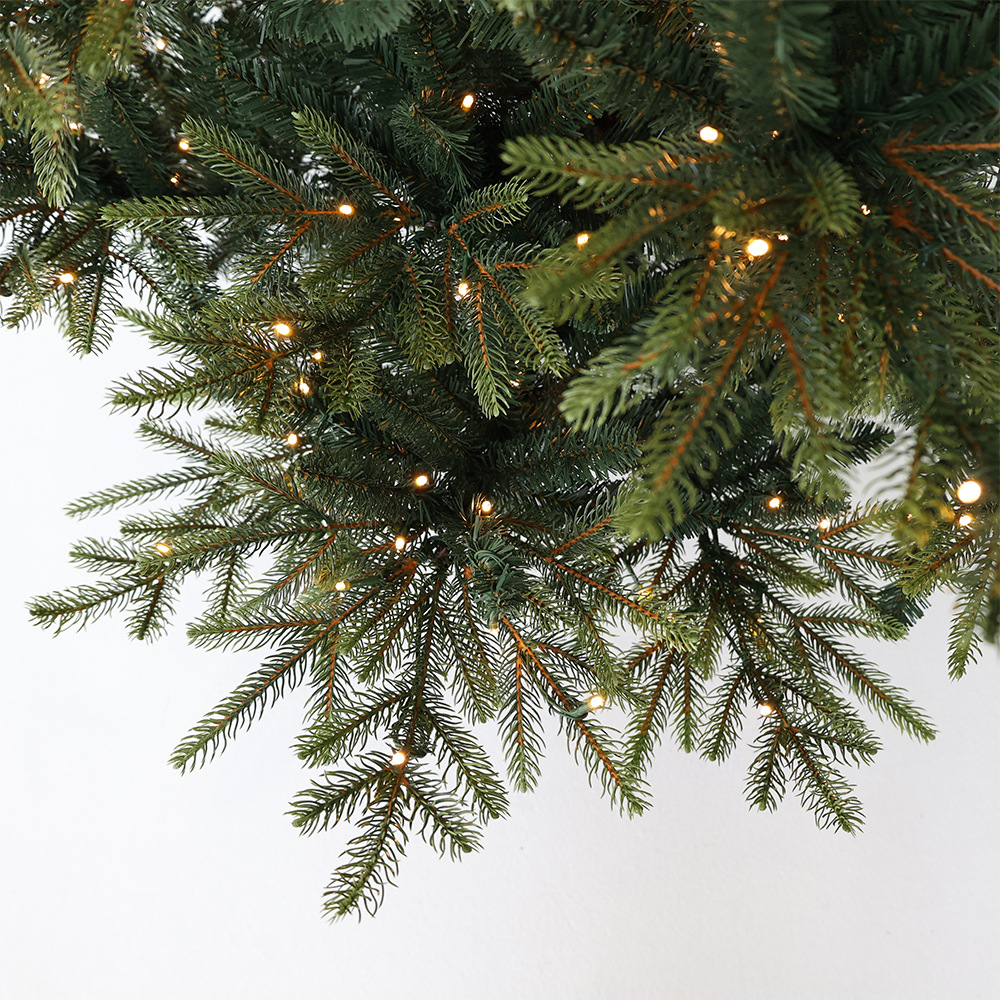2025 New model 2.1-meter pre-installed LED light Christmas tree PE/PVC hybrid Christmas tree factory direct sales, customizable size available Item Picture