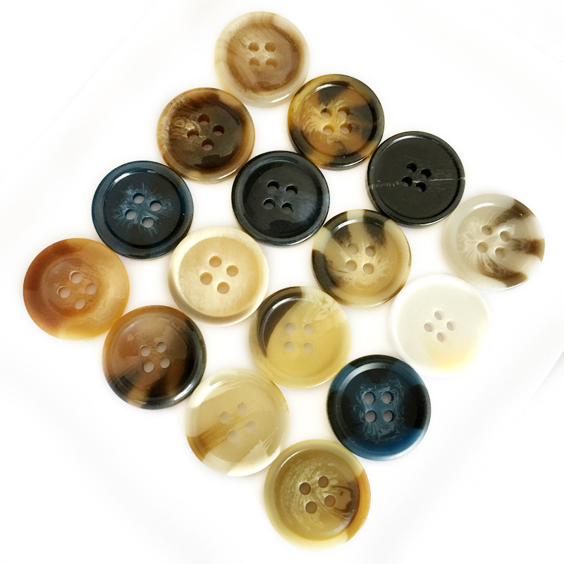 现货大衣树脂扣子棒花型仿牛角四眼钮扣西装花纹扣子时装外套纽扣