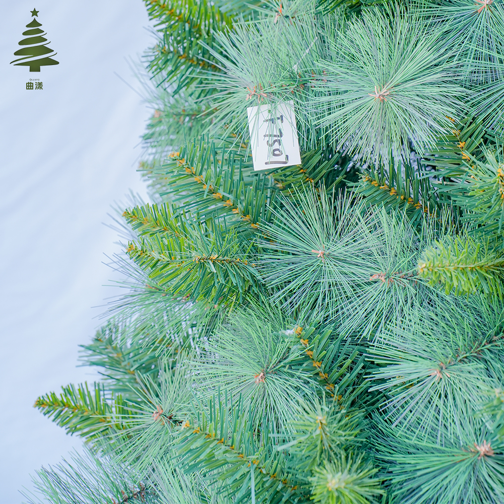 A new 2025 green pointed-toe PVC and PET pine needle Christmas tree Application Scenario
