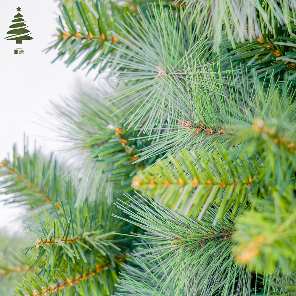 A new 2025 green pointed-toe PVC and PET pine needle Christmas tree Specification image