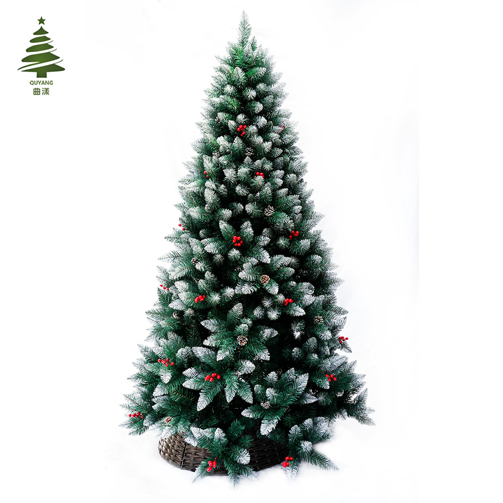 The 2025 new pointed-tipped PVC white-banded pinecone and red fruit Christmas tree is a cross-border bestseller