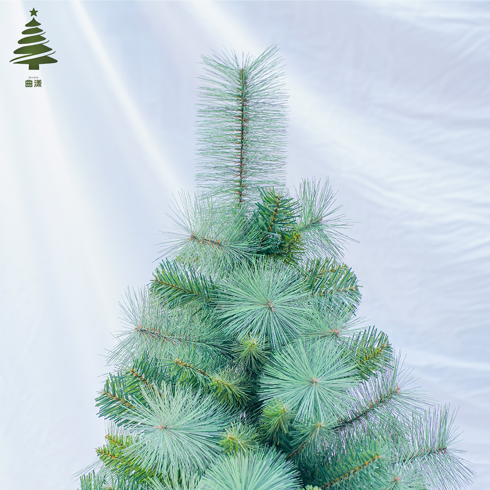 A new 2025 green pointed-toe PVC and PET pine needle Christmas tree Item Picture