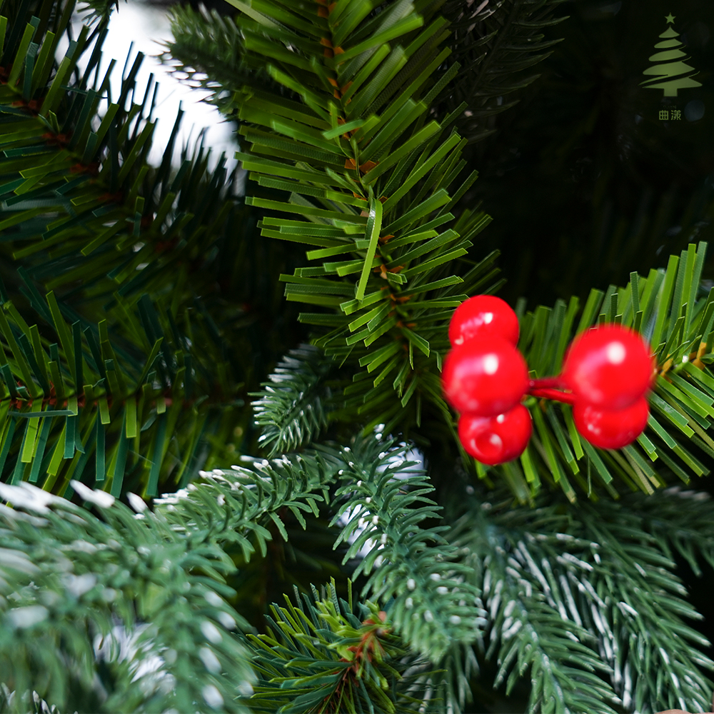2025 new model 1.8-meter white PE mixed with pointed PVC Christmas tree with red fruits Application Scenario