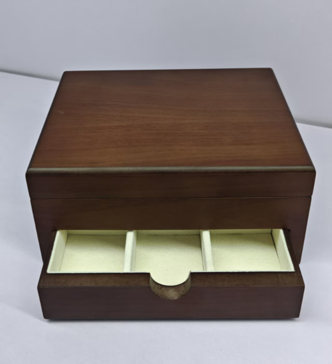 "National trend Chinese-style antique jewelry box, black walnut pattern double-layer jewelry box, wooden handicrafts. Item Picture